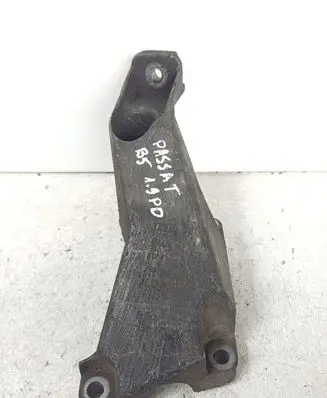 Volkswagen PASSAT B5 Engine mounting bracket 8E0199307A