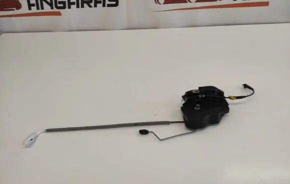 BMW X3 E83 Front door lock