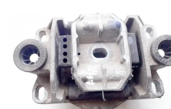 Ford Mondeo Mk III Engine mount bracket 1s717m122 1s71-7m122