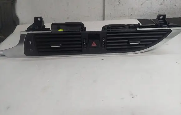 Audi A6 S6 C7 4G Dash center air vent grill 9025900