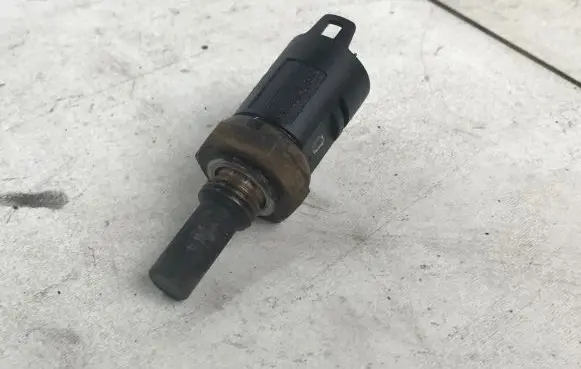 BMW 5 E39 Coolant temperature sensor 13621703993