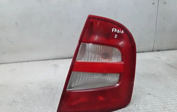Skoda Fabia Mk1 (6Y) Rear/tail lights 6Y6945112