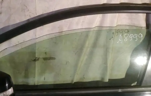 Honda FR-V Front door window glass four-door