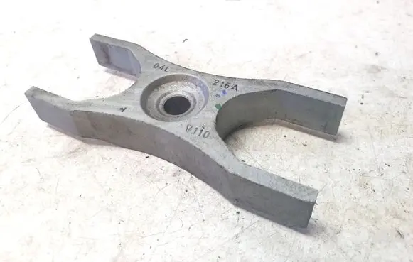 Audi A4 S4 B9 Fuel Injector clamp holder 04L216A