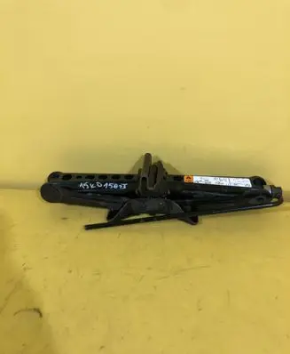 Ford Focus Lift Jack RZ1R2P4K1