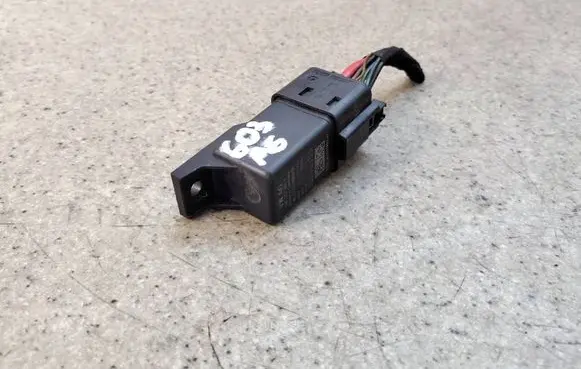 Audi A6 S6 C8 4K Glow plug pre-heat relay 04L907281E200A 04L907281E 038973721B