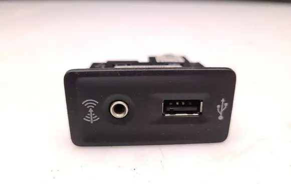 Man TGE 1gen USB socket connector 5G0035222E 5Q0035724