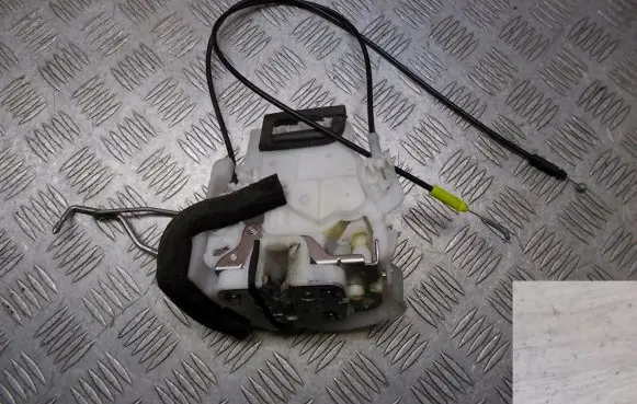 Subaru Impreza III Front door lock