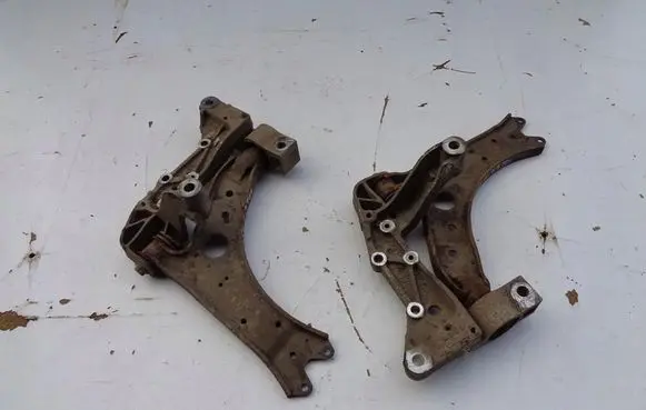 Volkswagen Golf Plus Front lower control arm/wishbone