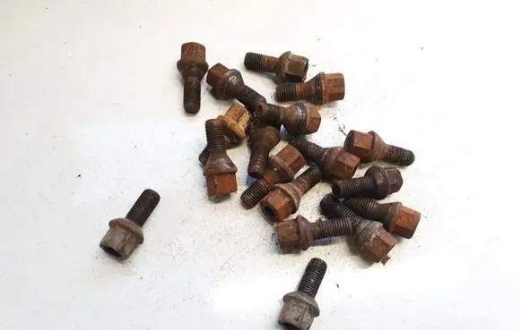 Mercedes-Benz A W168 Nuts/bolts 