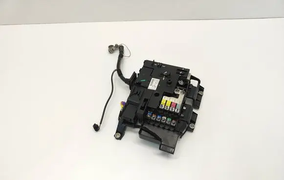 Volkswagen Touareg II Fuse module 7P0937548F