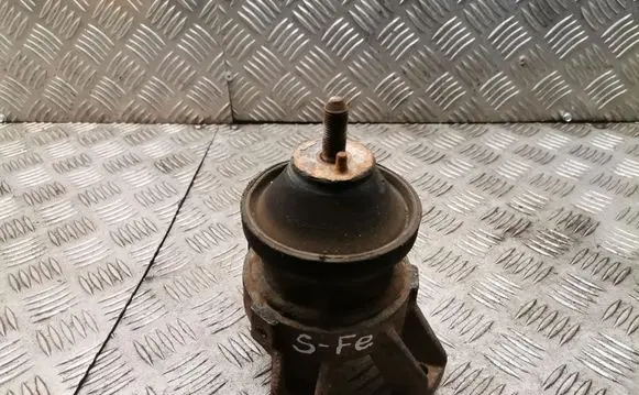 Hyundai Santa Fe Engine mount bracket