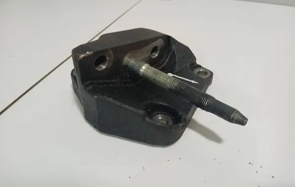 Honda Accord Engine mounting bracket