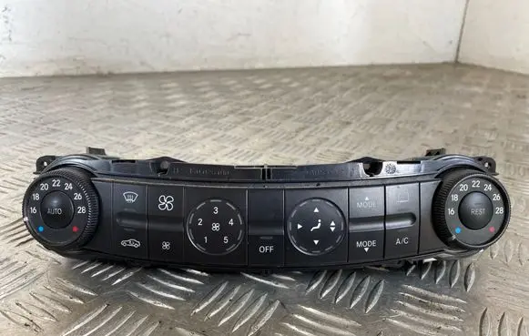 Mercedes-Benz E W211 Climate control unit 2118300390 37549 00023705
