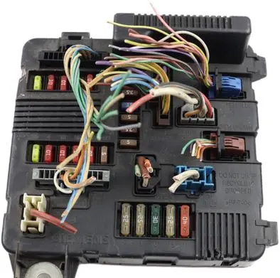 Renault Megane II Fuse module 8200306033A S118399300J