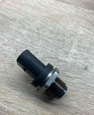 BMW 5 F10 F11 Fuel pressure sensor 0281002988