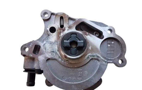 Volkswagen Golf VI Vacuum pump 03L145207