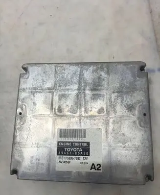 Toyota Avensis T250 Engine control unit/module 8966105A20 MB1758007383