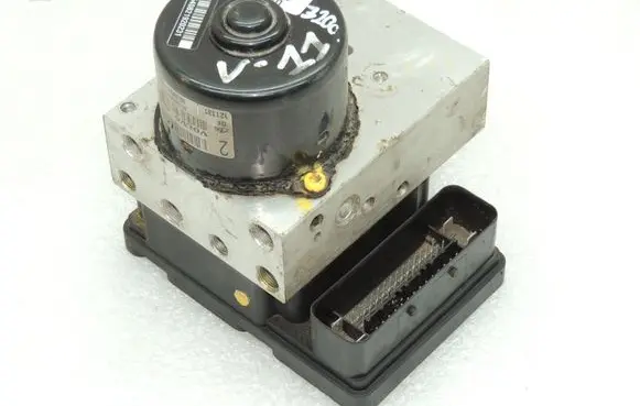Volvo V70 ABS Pump 8671453 8671456