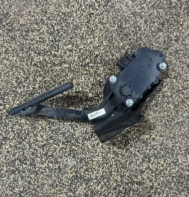 Chrysler Voyager Accelerator throttle pedal 04861650AB