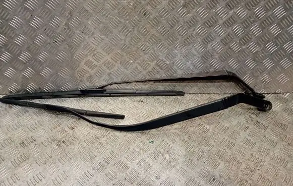 Mitsubishi Outlander Front wiper blade arm