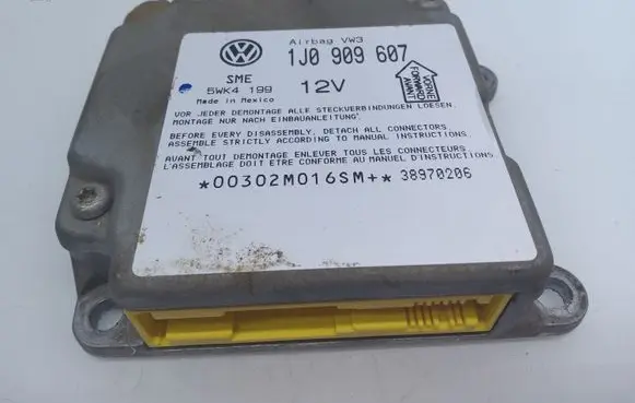 Volkswagen PASSAT B5 Airbag control unit/module 1J0909607