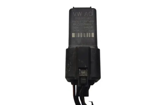 Audi A1 Glow plug pre-heat relay 04B907281