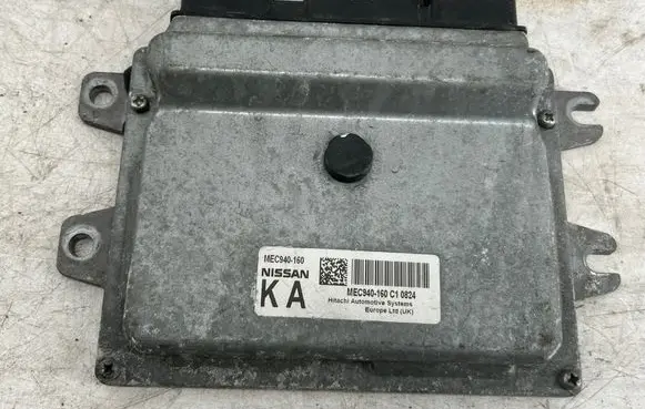 Nissan Juke I F15 Engine control unit/module MEC940160