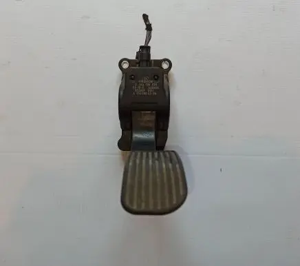 Mercedes-Benz Vito Viano W639 Accelerator throttle pedal A9063000304 0280755025
