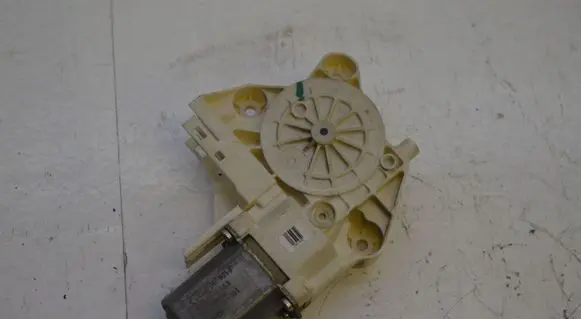 Ford Focus Front door window regulator motor 4M5T14553