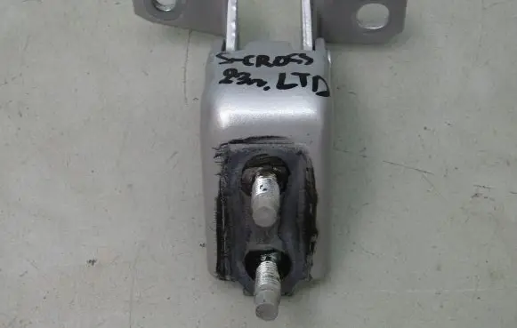 Suzuki SX4 S-Cross Rear door lower hinge