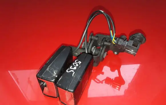 Skoda Octavia Mk3 (5E) Rear seatbelt buckle 8V0857739