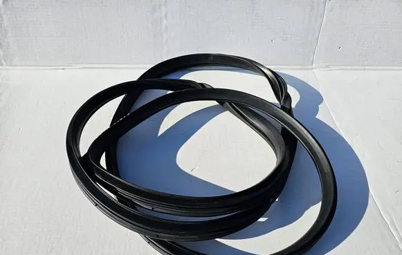 KIA Sportage Front door rubber seal QLEFRB3