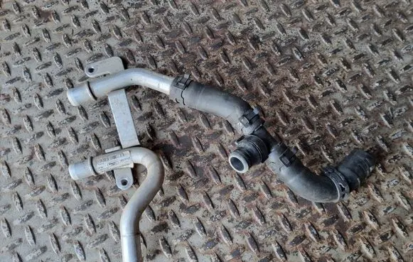 Jaguar XE Engine coolant pipe/hose G4D318B02AC