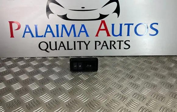 Jaguar XE Tailgate/boot open switch button 16101702