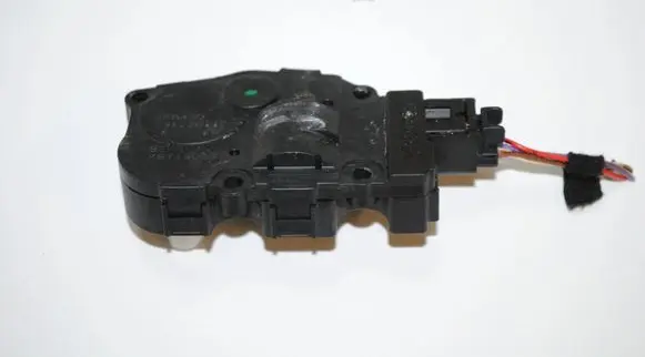 Audi A5 8T 8F Air flap motor/actuator K9749006