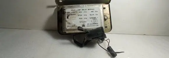 Jaguar XJ X40 Rear light relay 90882082 MK38740 DBC2264