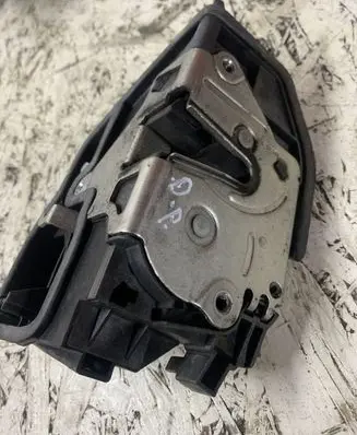 BMW X3 E83 Front door lock