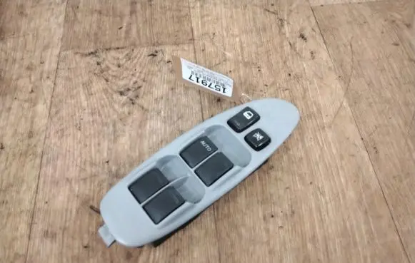 Nissan Almera Tino Electric window control switch