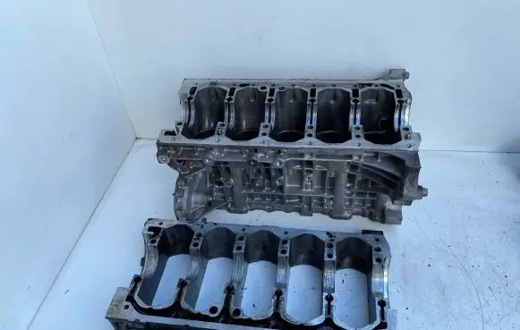 Volvo V70 Engine block 30777889