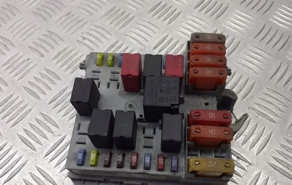 Alfa Romeo 159 Fuse box cover 50504455