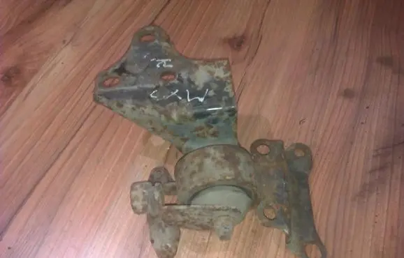 Mazda MX-3 Engine mount bracket
