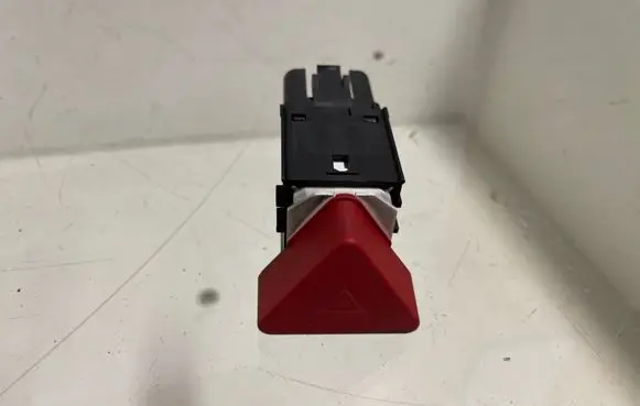 Volkswagen Golf Plus Hazard light switch 5M0953509A 22606F 9751240