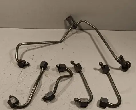 Jaguar XE Fuel injector supply line/pipe 