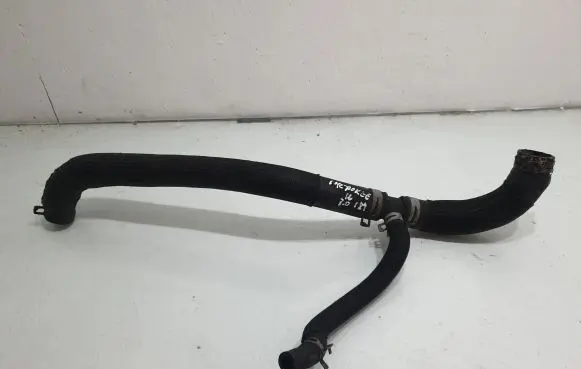 Coolant pipe/hose