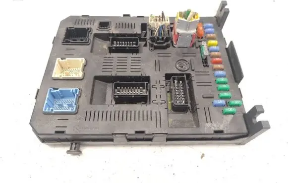 Citroen C5 Fuse module 9660105980