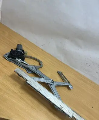 Mercedes-Benz E W210 Rear door window regulator with motor 0130821709 D3037