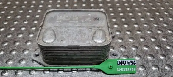 Volkswagen PASSAT B8 Engine oil radiator 04E117021L