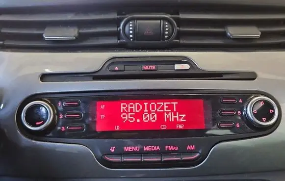 Alfa Romeo Giulietta Radio/CD/DVD/GPS head unit 1560912490 IMPRK1569338
