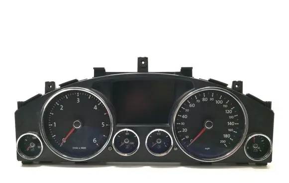 Volkswagen Touareg I Speedometer (instrument cluster) 7L6920985H